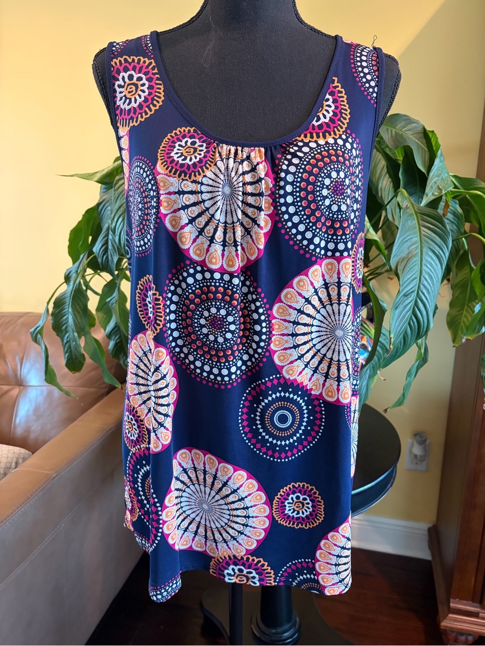 Lavish sleeveless top geometric pattern - XL